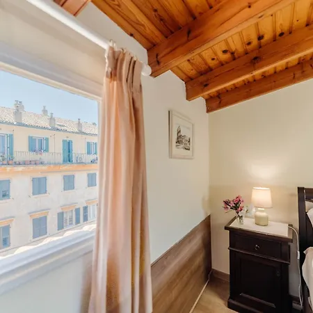 Liston Apartment *