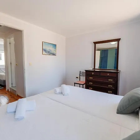 Liston Apartment *
